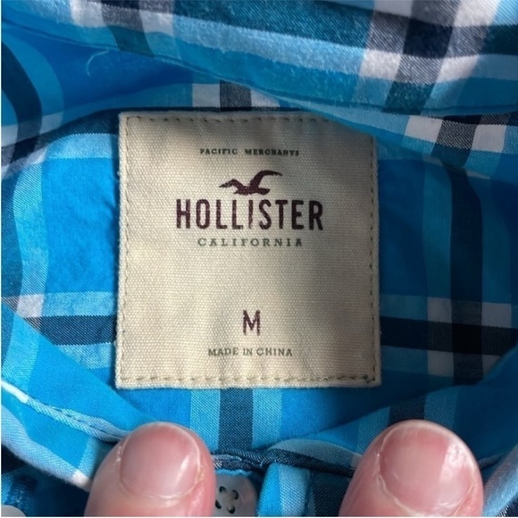 Size medium Hollister blue plaid button down shirt - Picture 4 of 6